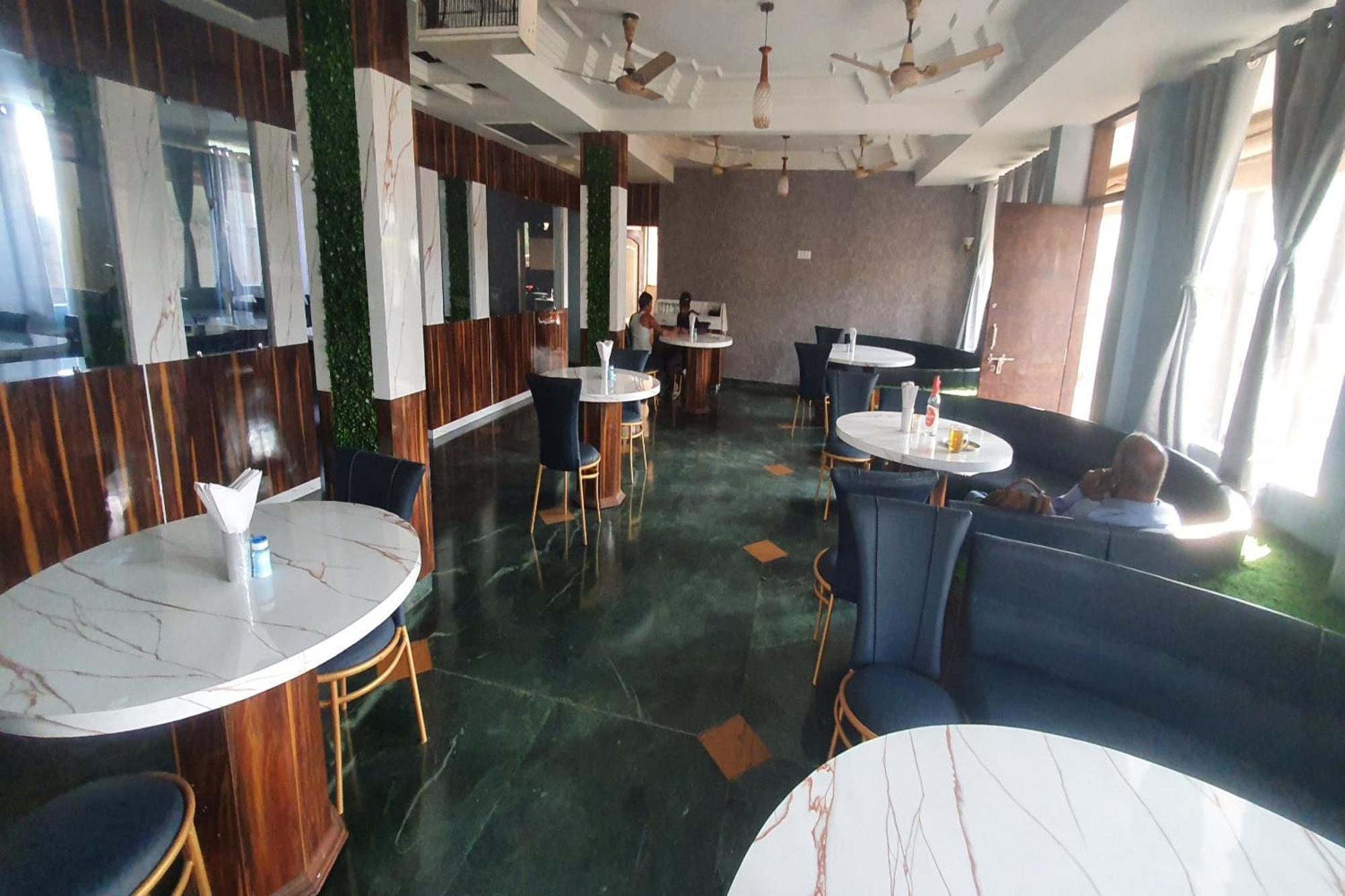 Oyo Hotel Rajshree Akolia Eksteriør billede